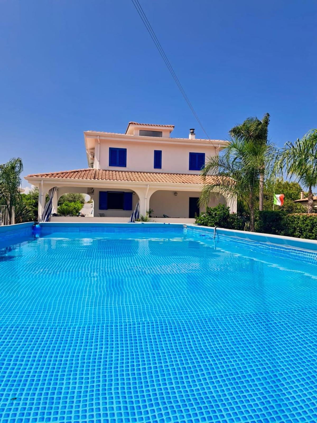 Giovanna With Swimming Pool * Trappeto (Sicily)